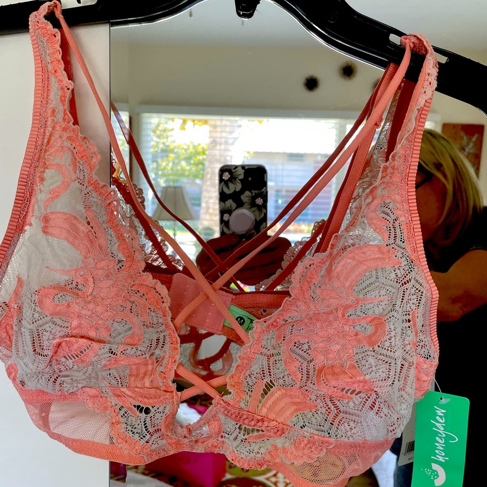 NWT honeydew bralette size M